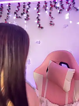 Lia  1 online show from 12/22/25, 09:12