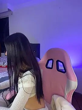 Snapshot of Lia__1 chatting on 03/04/26, 10:10 Lia 1 online show from 03/04/26, 10:10