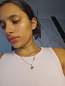 Lorena Mcfly online show from 05/15/26, 09:22