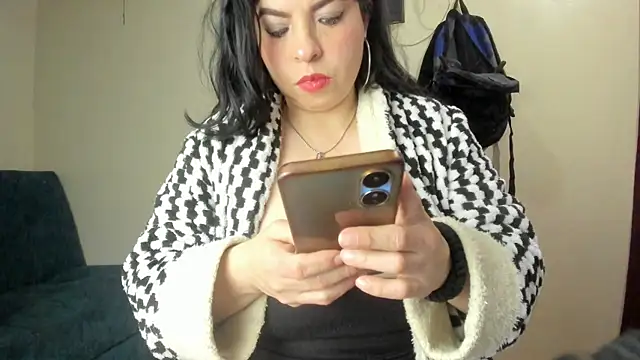 Snapshot of angela_suaza chatting on 10/12/25, 01:37 angela suaza online show from 10/12/25, 01:37