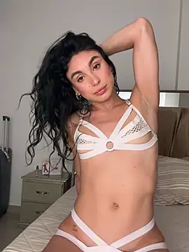 Snapshot of MonicaSalvatore chatting on 01/10/26, 12:01 MonicaSalvatore online show from 01/10/26, 12:01