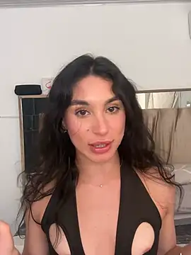 Snapshot of MonicaSalvatore chatting on 03/04/26, 12:05 MonicaSalvatore online show from 03/04/26, 12:05