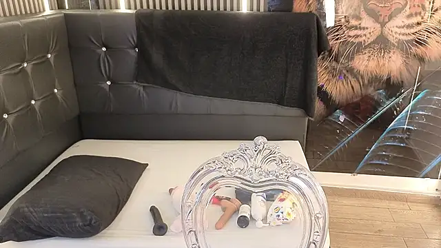 Snapshot of Witch_Scarlet chatting on 03/07/26, 01:24 Witch Scarlet online show from 03/07/26, 01:24