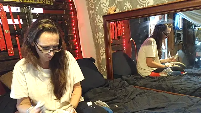 Snapshot of vivianlayne chatting on 10/07/25, 04:04 vivianlayne online show from 10/07/25, 04:04