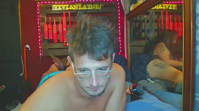 Snapshot of vivianlayne chatting on 10/09/25, 07:06 vivianlayne online show from 10/09/25, 07:06