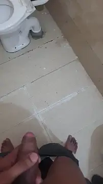 Snapshot of indoreboy1 chatting on 10/25/25, 05:04 indoreboy1 online show from 10/25/25, 05:04