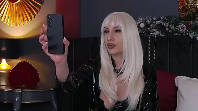 VickiSpice online show from 12/18/25, 08:04