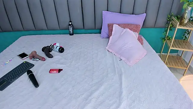 Snapshot of Amalia_Bigass chatting on 09/27/25, 05:01 Amalia Bigass online show from 09/27/25, 05:01