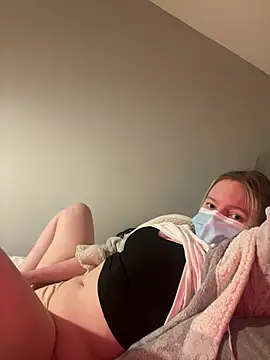 Snapshot of hazel_wood21 chatting on 02/24/26, 07:23 hazel wood21 online show from 02/24/26, 07:23