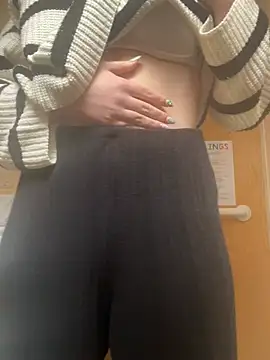 Snapshot of hazel_wood21 chatting on 03/10/26, 01:49 hazel wood21 online show from 03/10/26, 01:49