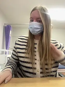 Snapshot of hazel_wood21 chatting on 03/30/26, 09:43 hazel wood21 online show from 03/30/26, 09:43