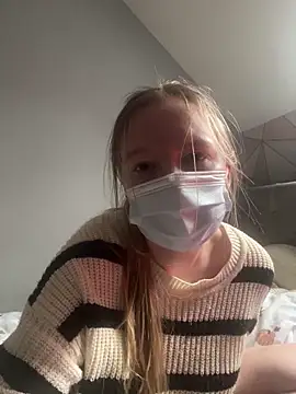 Snapshot of hazel_wood21 chatting on 03/31/26, 04:29 hazel wood21 online show from 03/31/26, 04:29