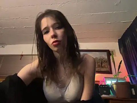 Snapshot of the_holy_t chatting on 10/18/25, 05:14 the holy t online show from 10/18/25, 05:14