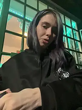 Snapshot of the_holy_t chatting on 04/06/26, 06:42 the holy t online show from 04/06/26, 06:42