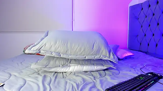 Snapshot of CamiiloRivera chatting on 09/13/25, 04:56 CamiiloRivera online show from 09/13/25, 04:56