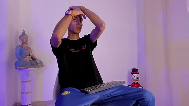 Snapshot of CamiiloRivera chatting on 09/19/25, 11:11 CamiiloRivera online show from 09/19/25, 11:11