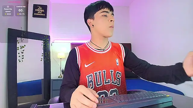 Lucass love online show from 09/25/25, 01:15