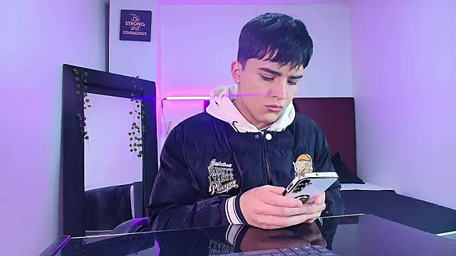 Lucass love online show from 10/13/25, 01:33