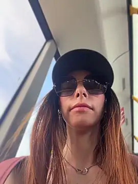 Amelie Crosby online show from 06/06/26, 01:38