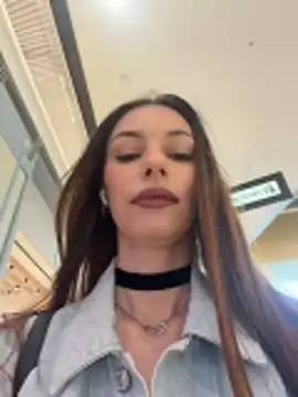Snapshot of Amelie_Crosby chatting on 06/27/26, 01:17 Amelie Crosby online show from 06/27/26, 01:17