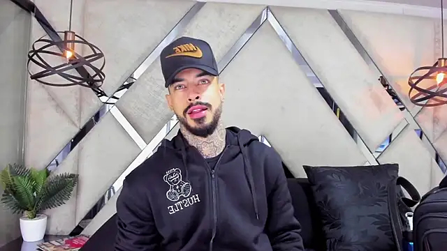 VinzenzRizzo online show from 11/06/25, 04:24