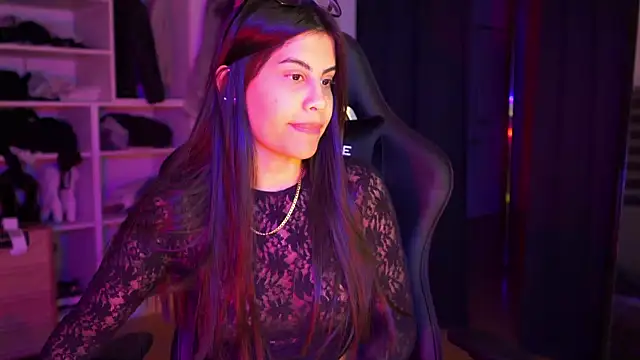 Snapshot of capriciousqueen chatting on 10/09/25, 04:43 capriciousqueen online show from 10/09/25, 04:43