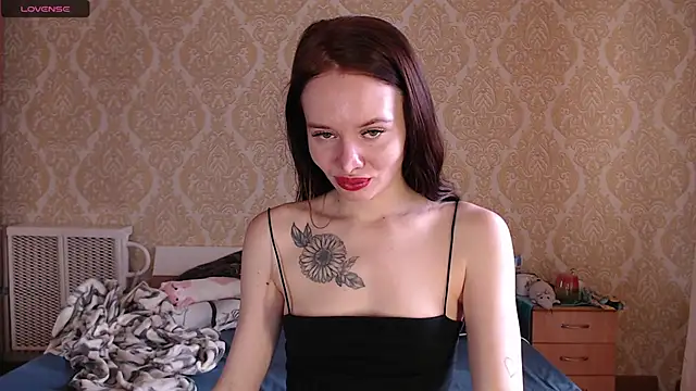 Snapshot of Kitkaat00 chatting on 09/19/25, 01:01 Kitkaat00 online show from 09/19/25, 01:01