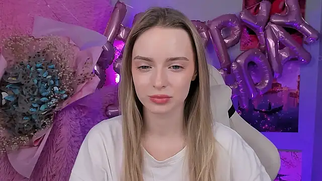 Snapshot of JuliaBrewwer chatting on 09/25/25, 11:58 JuliaBrewwer online show from 09/25/25, 11:58