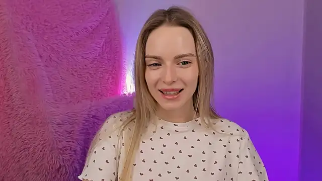 Snapshot of JuliaBrewwer chatting on 10/02/25, 04:58 JuliaBrewwer online show from 10/02/25, 04:58