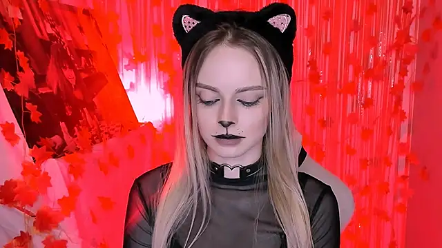 JuliaBrewwer online show from 10/31/25, 01:34