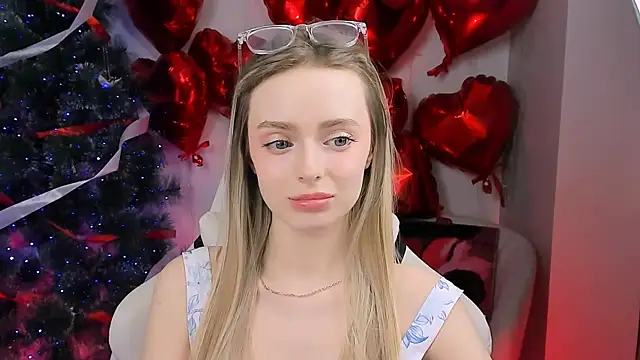 Snapshot of JuliaBrewwer chatting on 03/17/26, 03:15 JuliaBrewwer online show from 03/17/26, 03:15