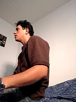 Snapshot of douglaszaens chatting on 03/25/26, 02:50 douglaszaens online show from 03/25/26, 02:50