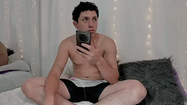 Snapshot of douglaszaens chatting on 04/04/26, 03:05 douglaszaens online show from 04/04/26, 03:05