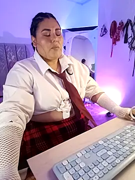 AndreaKinky online show from 10/29/25, 08:38