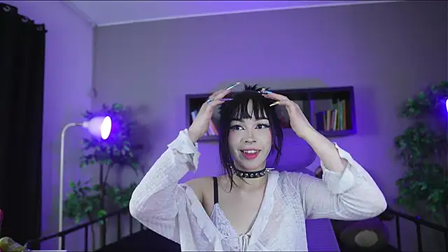 Snapshot of Sabrina_bloom chatting on 11/06/25, 01:23 Sabrina bloom online show from 11/06/25, 01:23