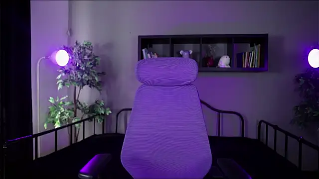 Snapshot of Sabrina_bloom chatting on 11/11/25, 12:38 Sabrina bloom online show from 11/11/25, 12:38