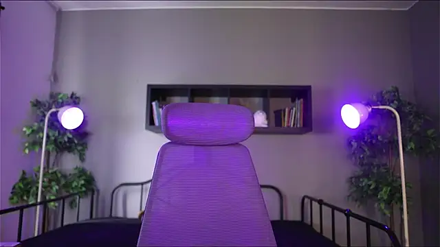 Snapshot of Sabrina_bloom chatting on 12/01/25, 12:43 Sabrina bloom online show from 12/01/25, 12:43