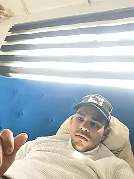 Snapshot of jhoi95 chatting on 10/19/25, 06:52 jhoi95 online show from 10/19/25, 06:52