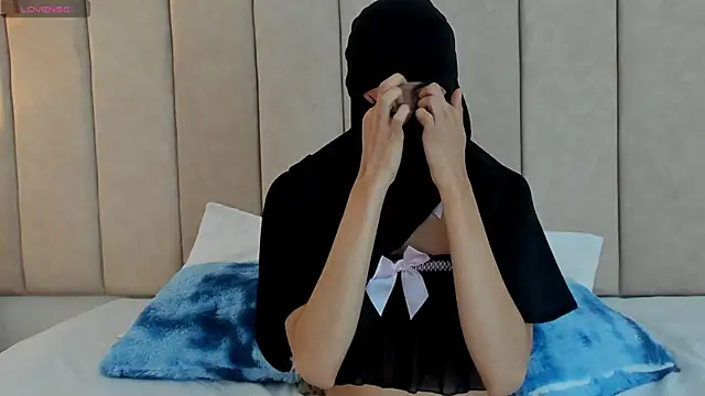  Zahiira  online show from 03/13/26, 12:23