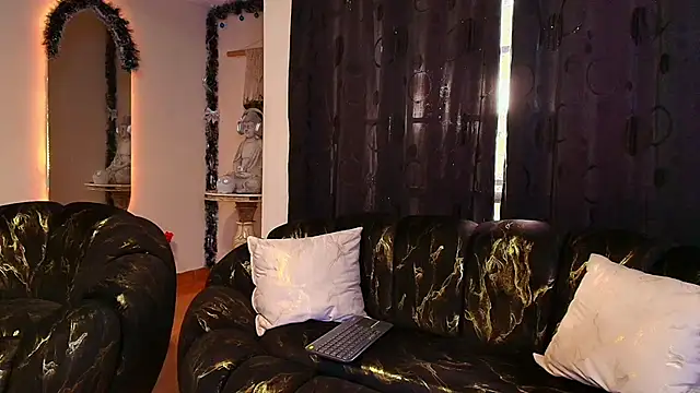 Sophie Janner online show from 11/13/25, 09:14