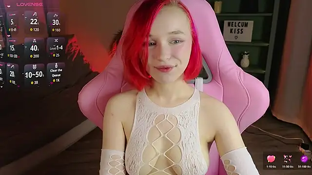 NaomiYoru online show from 11/28/25, 08:33