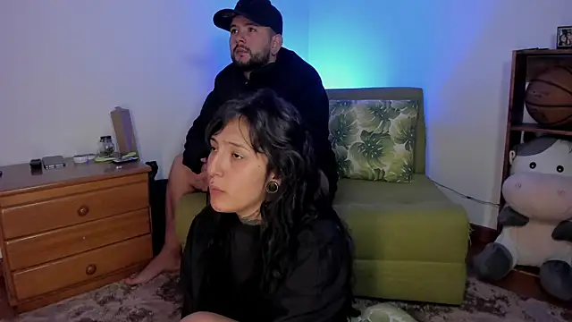 Snapshot of lola_n_apolo chatting on 09/30/25, 05:45 lola n apolo online show from 09/30/25, 05:45