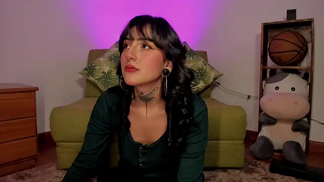 Snapshot of lola_n_apolo chatting on 10/03/25, 01:57 lola n apolo online show from 10/03/25, 01:57