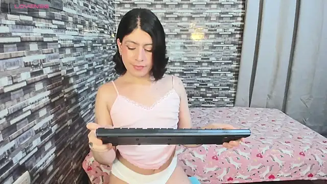 Snapshot of xxxEmmaxx chatting on 01/06/26, 03:10 xxxEmmaxx online show from 01/06/26, 03:10