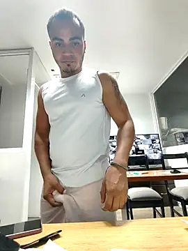 Snapshot of SanChacal5694 chatting on 09/10/25, 11:05 SanChacal5694 online show from 09/10/25, 11:05