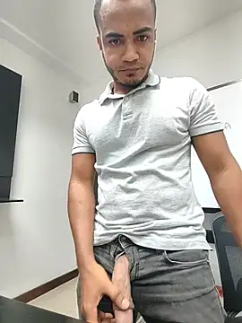 Snapshot of SanChacal5694 chatting on 02/20/26, 10:32 SanChacal5694 online show from 02/20/26, 10:32