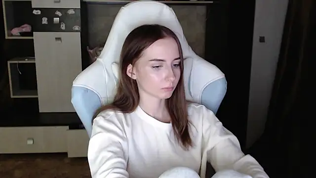 Snapshot of Cutti_Crystal chatting on 10/27/25, 06:12 Cutti Crystal online show from 10/27/25, 06:12