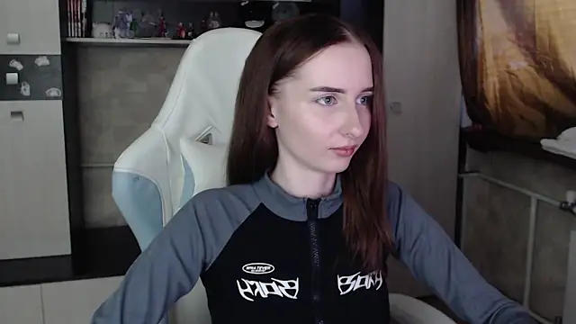 Snapshot of Cutti_Crystal chatting on 11/04/25, 03:05 Cutti Crystal online show from 11/04/25, 03:05