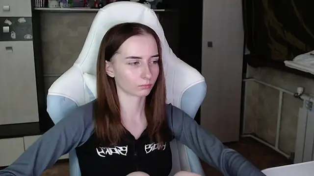 Snapshot of Cutti_Crystal chatting on 11/04/25, 03:11 Cutti Crystal online show from 11/04/25, 03:11