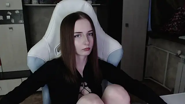 Snapshot of Cutti_Crystal chatting on 11/08/25, 01:28 Cutti Crystal online show from 11/08/25, 01:28